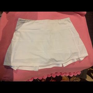 Lululemon White Skirt / Skort size 4